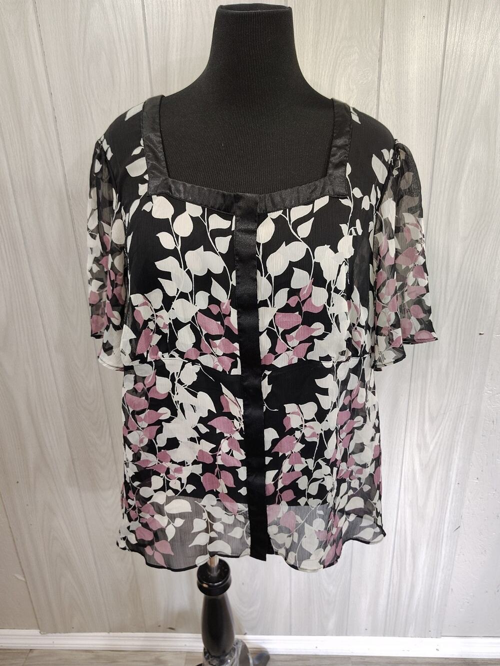 Women's Sheer Dark Floral Lane Bryant Plus Size Fairy Top Size 18/20 Outdoors...